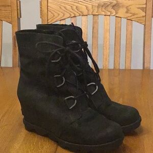 Woman’s Sorel Joan of Artic black booties. Size 9.5. Black suede. Great shape!